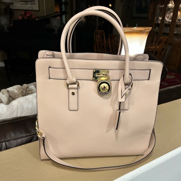 Like brand new without tag’s Michael Kors large leather tote purse - Picture 3 of 16